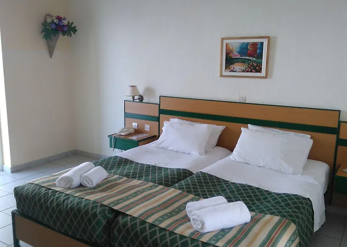 מלון Porto Skala Village 4*